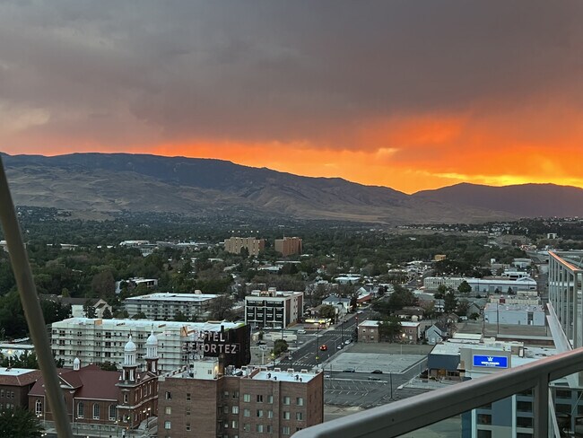 Foto del edificio - 255 N Sierra St