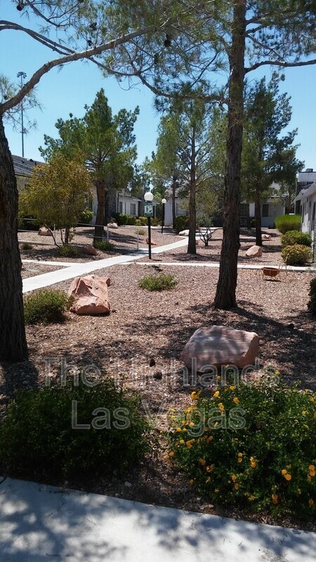 Building Photo - 1251 S Cimarron