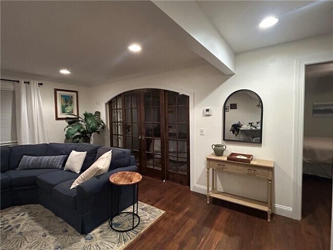 Foto del edificio - 70 Carroll Ave