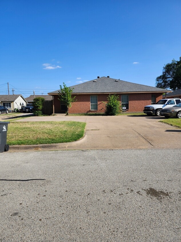 Photo - 906 Austin St (Arlington, TX)