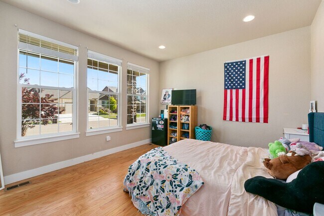 Foto del edificio - 4 Bedroom, 4 bathroom, Plus office and Loft!