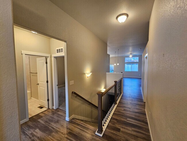 Foto del edificio - 5 Bed 3 Bath in Dublin North!