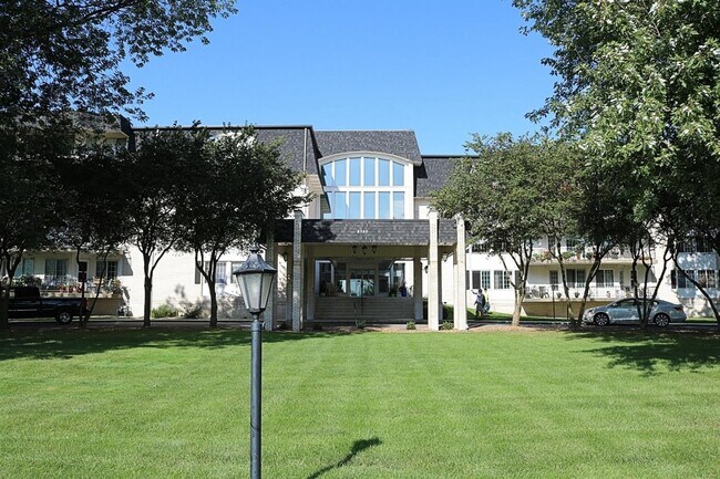 Foto del edificio - 8750 Harrison Ave