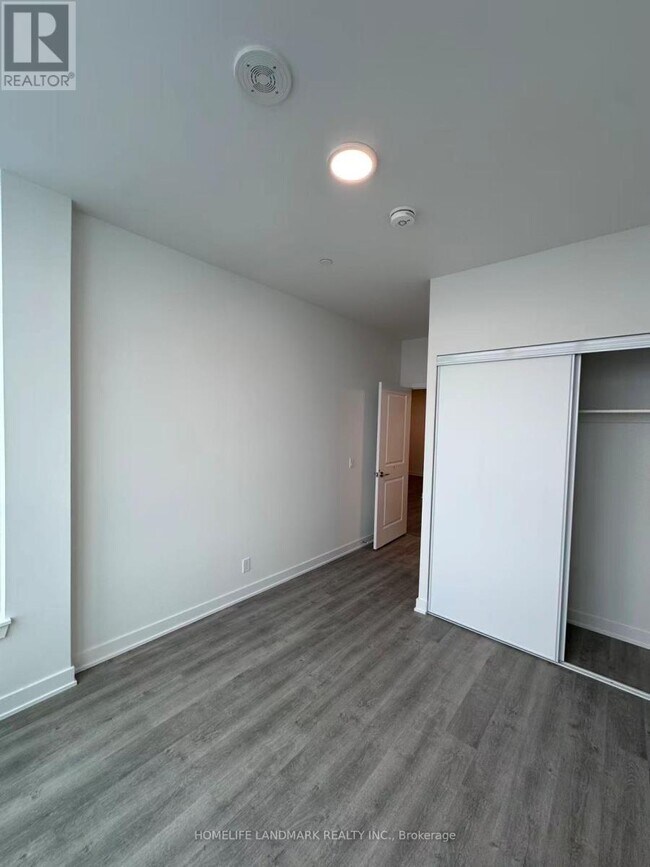 Building Photo - 50 Upper Mall Wy