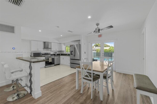 Foto del edificio - 4905 Johnson St