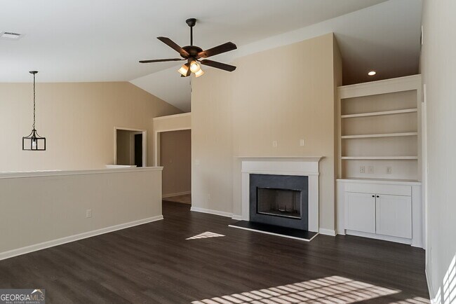 Building Photo - 421 Charleston Pl