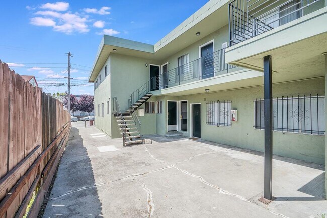 Building Photo - 1006 62nd Street