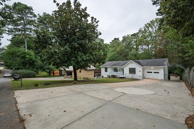 Foto del edificio - 2655 Merry Rd