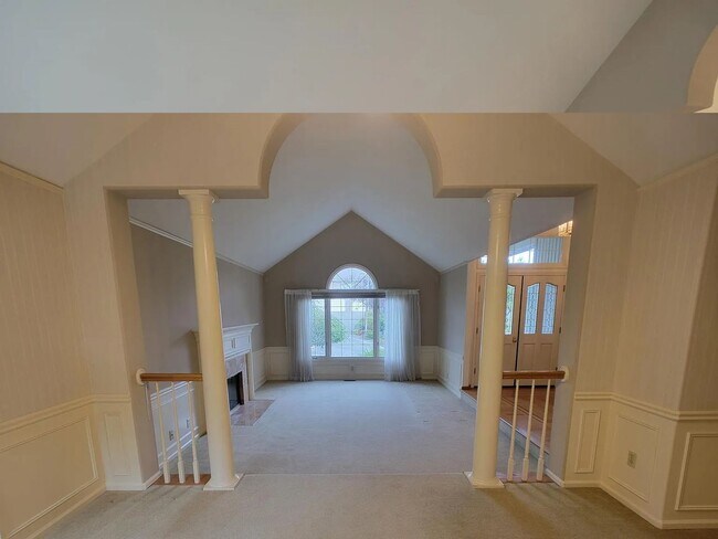 Foto del edificio - Spacious 3-Bedroom Home with Den and Private Backyard in Prime Location