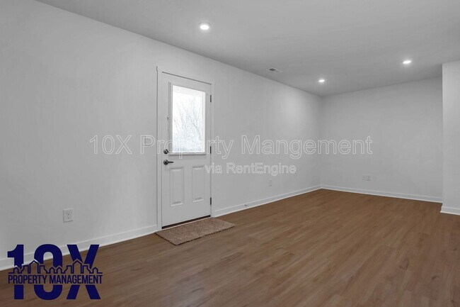 Building Photo - 3246 Mackinac Dr