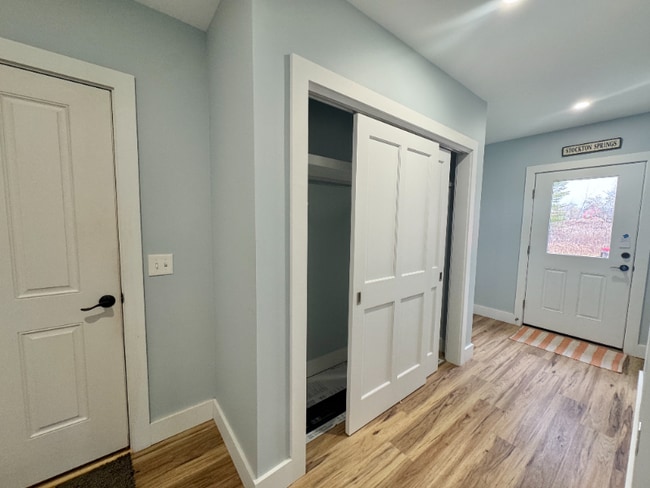 Building Photo - 49 Fort Point Cove Rd