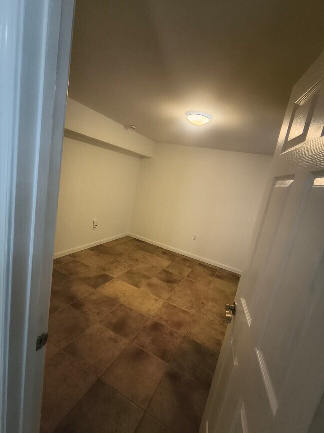 Building Photo - For Rent – Basement ONLY Apartment