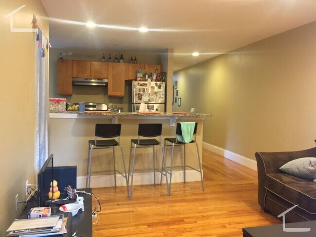 Building Photo - 9/1 Sunny, renovated Egmont St 3BR with heat inc!