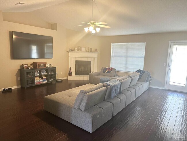 Foto del edificio - 7372 Peterson Ln
