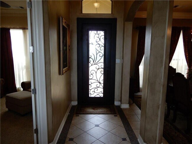 Building Photo - 1016 La Cantera