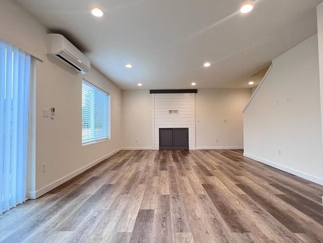 Building Photo - Better Than New Lake Stevens home- 4bds 2.5ba