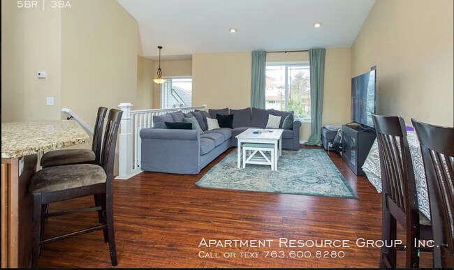 Foto del edificio - 5 Bed/3 Bath House for Rent in Brooklyn Park!