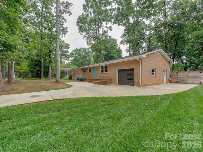 Building Photo - 5646 Oak Dr