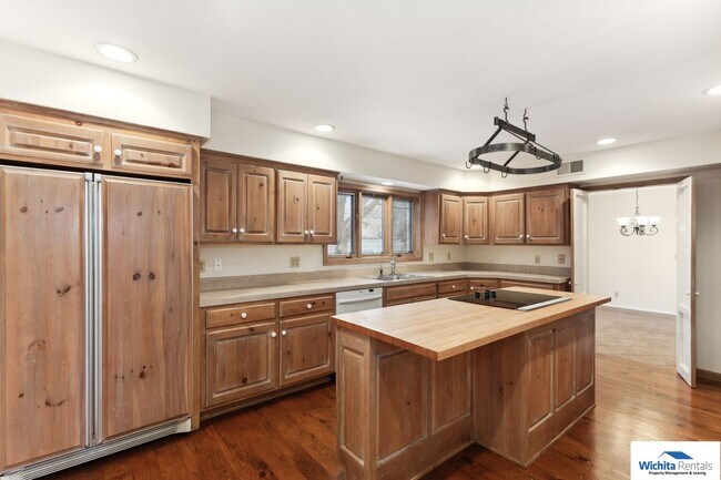 Foto del edificio - Beautiful 2,961 Sqft home in a Great Neigh...