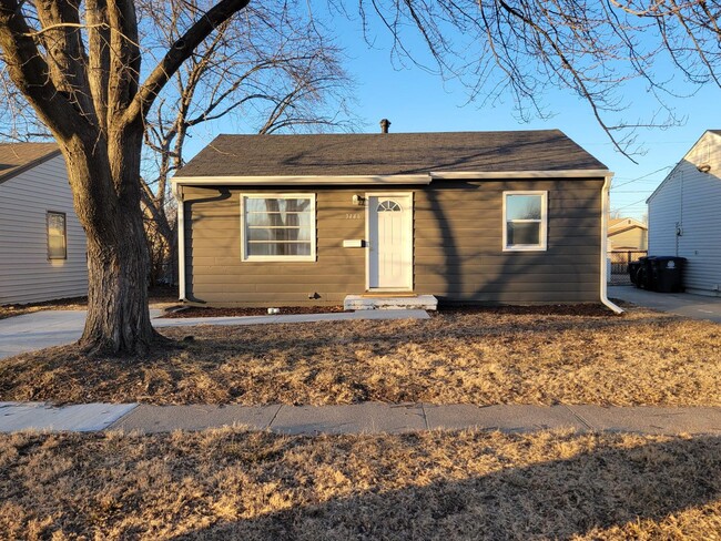 Building Photo - 2 bedroom house