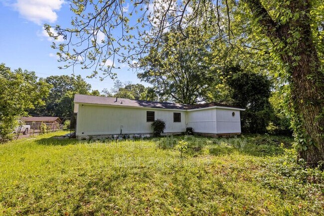 Building Photo - 231 Park Manor Dr