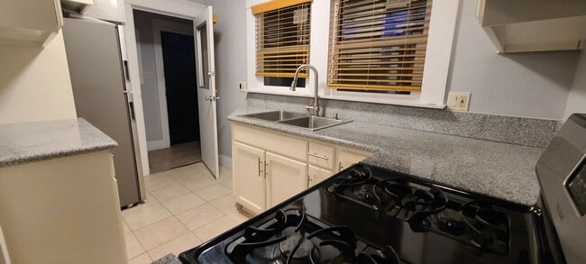 Foto del edificio - 2223 Terrace Heights Ave