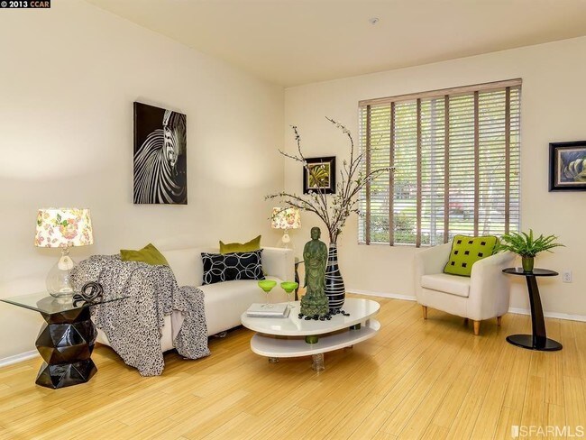 Foto del edificio - 280 Caldecott Ln