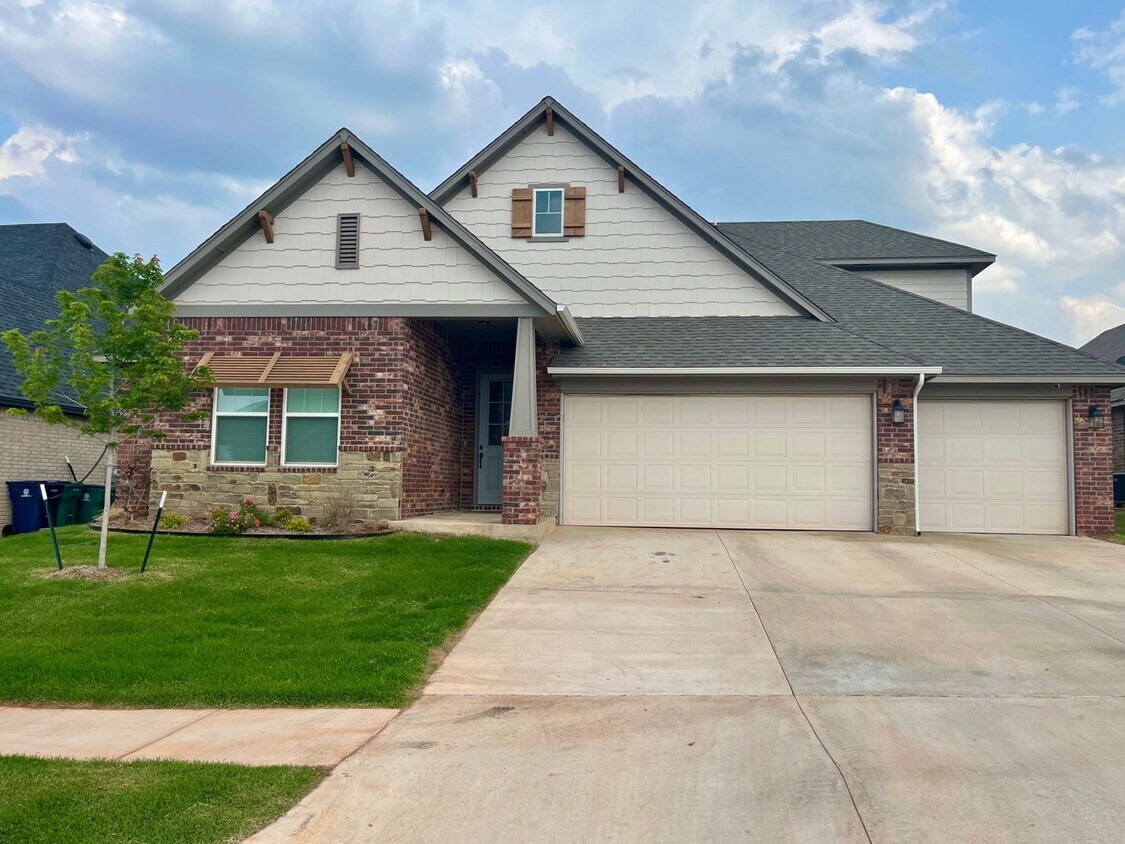 Foto principal - 4 Bed, 3 Bath in Deer Creek Schools