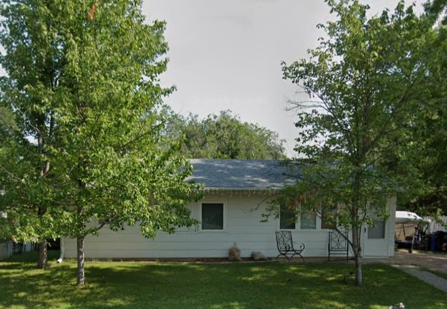 Primary Photo - 134 Montana St