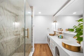 Building Photo - 14 Greenway Plz