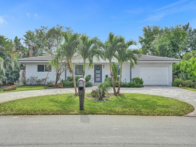 Building Photo - 801 SE 9th Ave