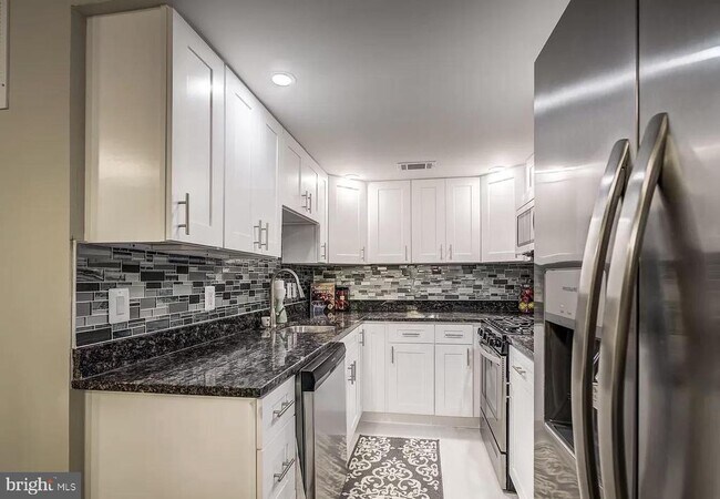 Foto del edificio - 14822 Bryan Ct