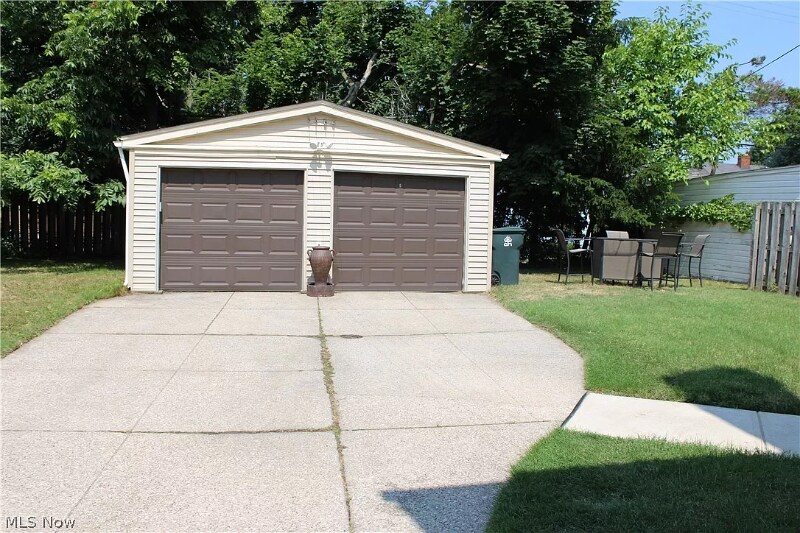 1222 Castleton Rd Cleveland Heights, OH 44121 – photo 3