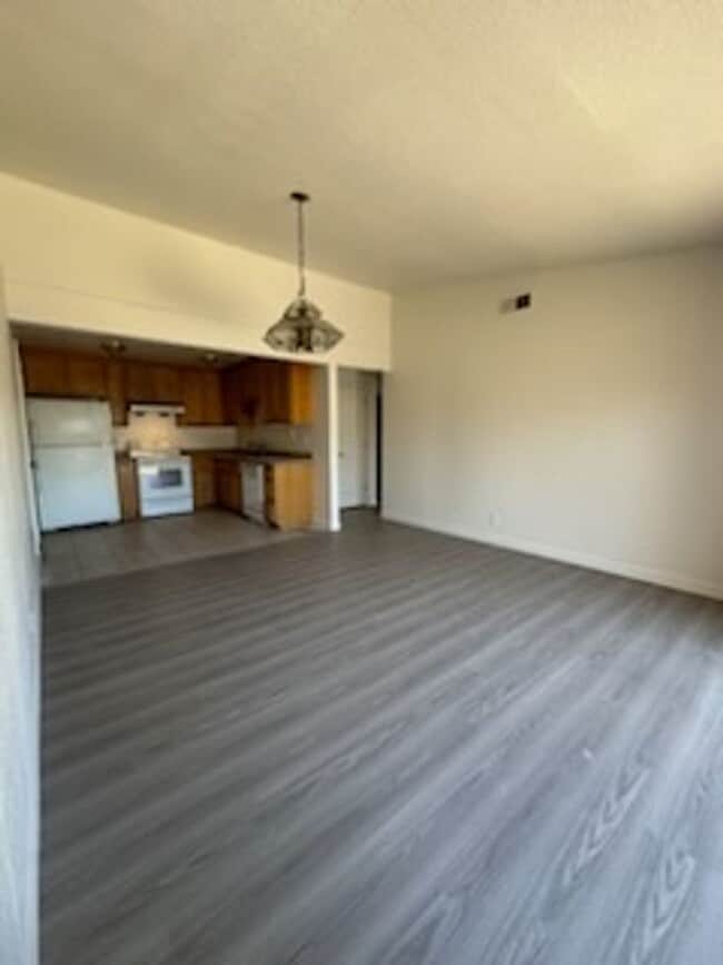 Building Photo - Comfortable Duplex 2Beds 2Bath Convenient ...