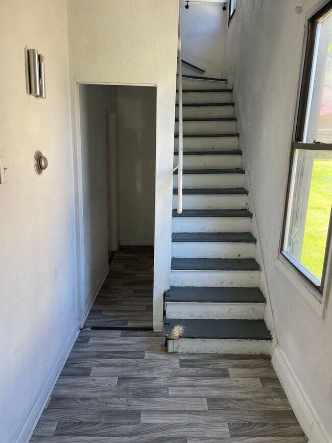 Foto del edificio - SPACIOUS FOUR BEDROOM HOUSE FOR RENT!