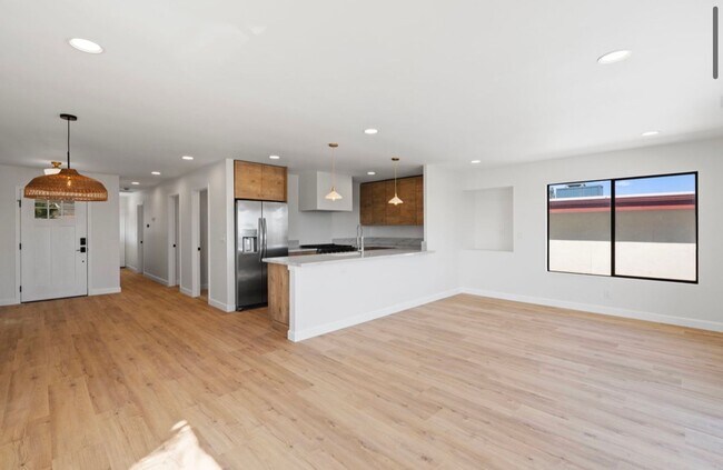 Foto del edificio - 2 Bed 1 Bath Apartment for Rent in Pacific...