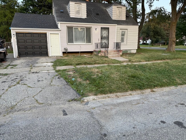 Building Photo - 3102 Trumbull Ave