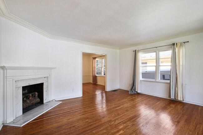 Building Photo - Price Improvement!!!! CLOSE TO SPELMAN, CL...