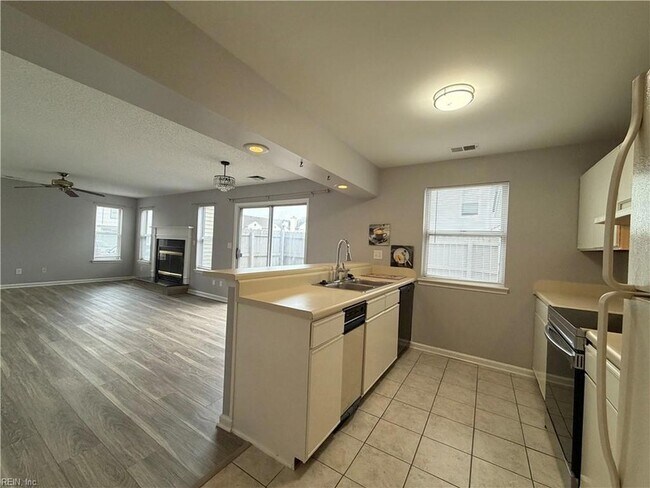 Foto del edificio - 5608 Tourmaline Ct