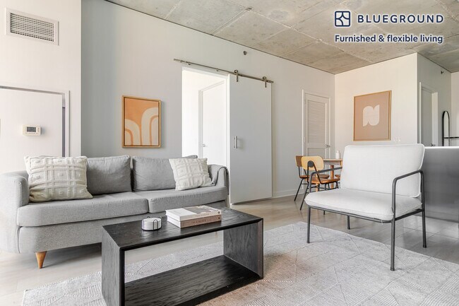 Building Photo - 311 W Illinois St