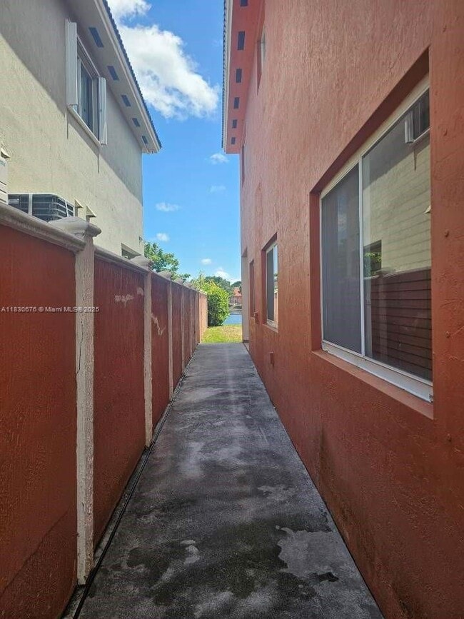 Building Photo - 16600 SW 45th St