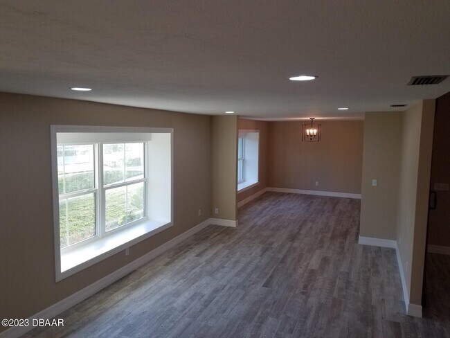 Building Photo - 724 Pelican Bay Dr