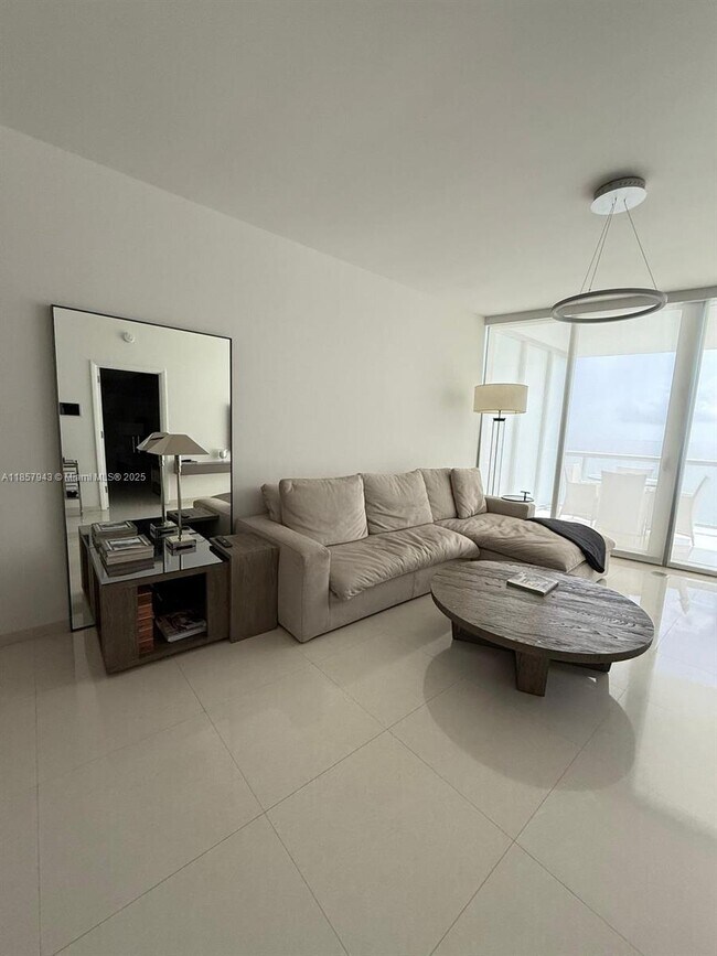 Building Photo - 17121 Collins Ave