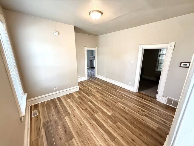 Building Photo - 1503 Roberts Ave