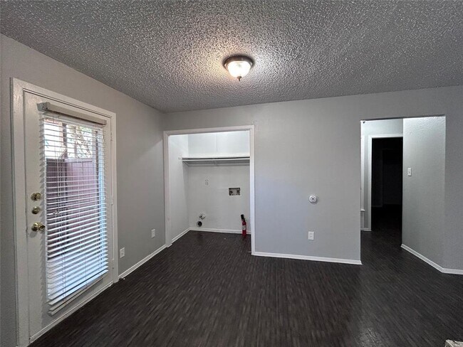 Foto del edificio - 4910 Pepper Ln