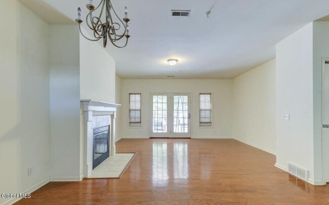 Foto del edificio - 42 Renaissance Ln