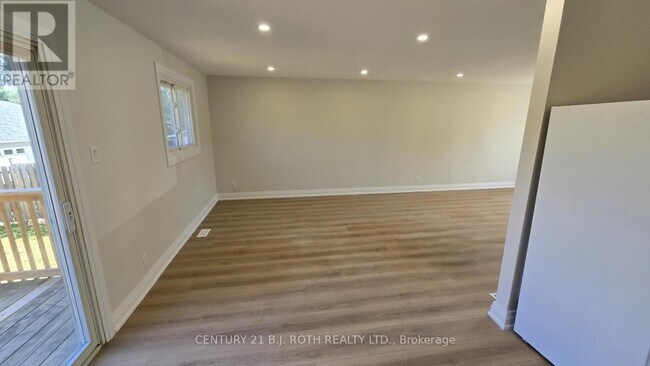 Building Photo - 698 Burton Dr