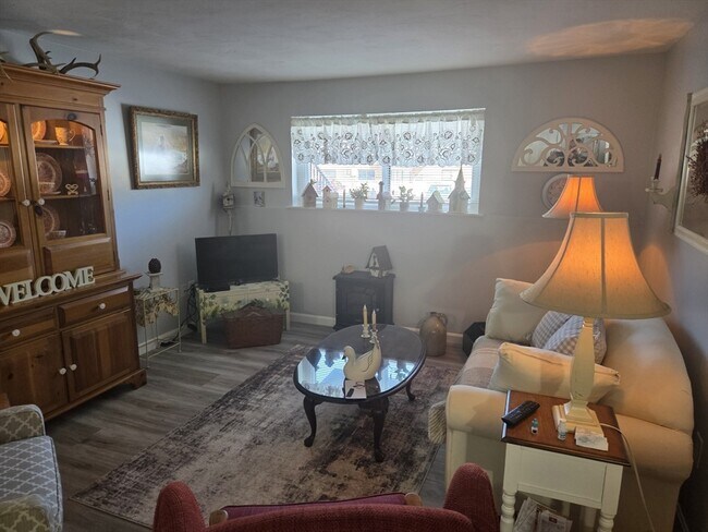 Foto del edificio - 176 Maple Ave