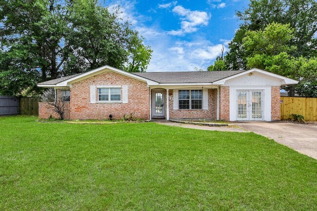 Building Photo - 811 Hillcrest Dr
