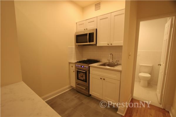 Building Photo - 531 W 45th St